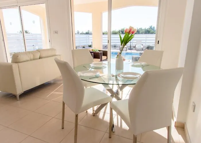 Casa Bonita By Ezoria Villa